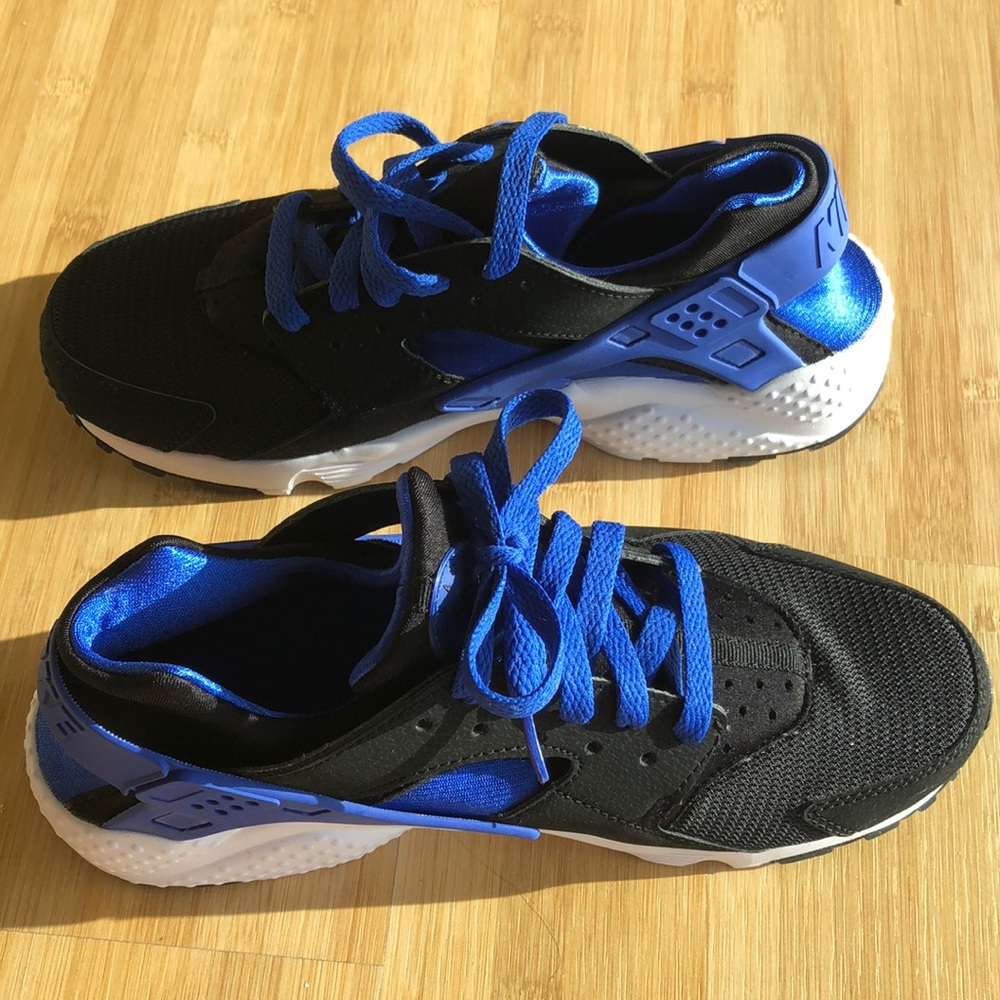 NW Nike Huaraches cobalt 7Y